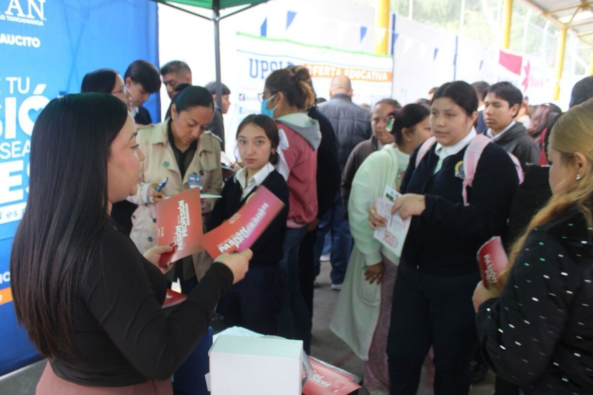 Gobierno de la Capital realiza con éxito la octava edición de la Expo Universidades en la Prepa Municipal “Ponciano Arriaga”