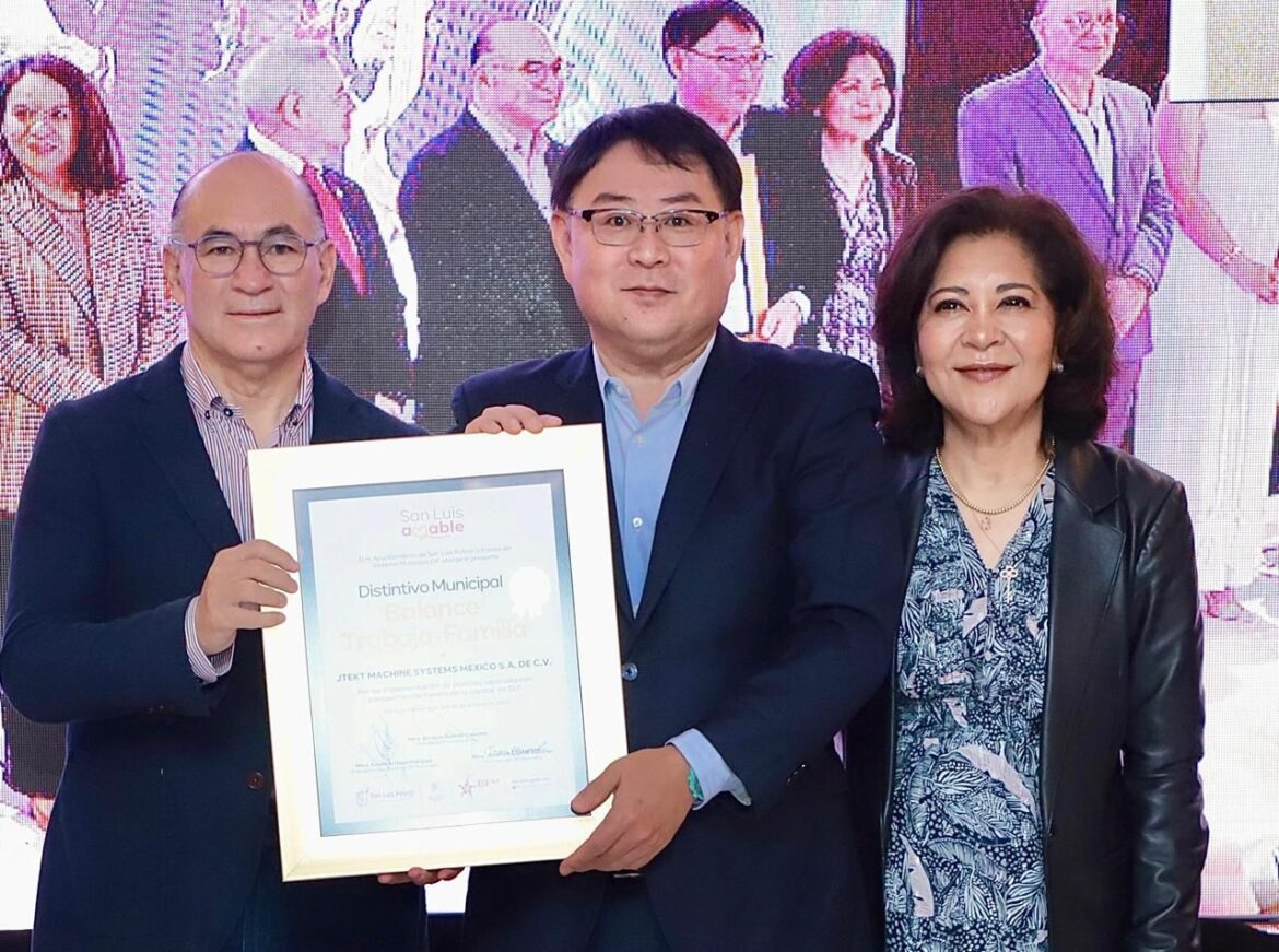 DIF Municipal entrega reconocimientos a 46 empresas con Distintivo Balance Trabajo-Familia