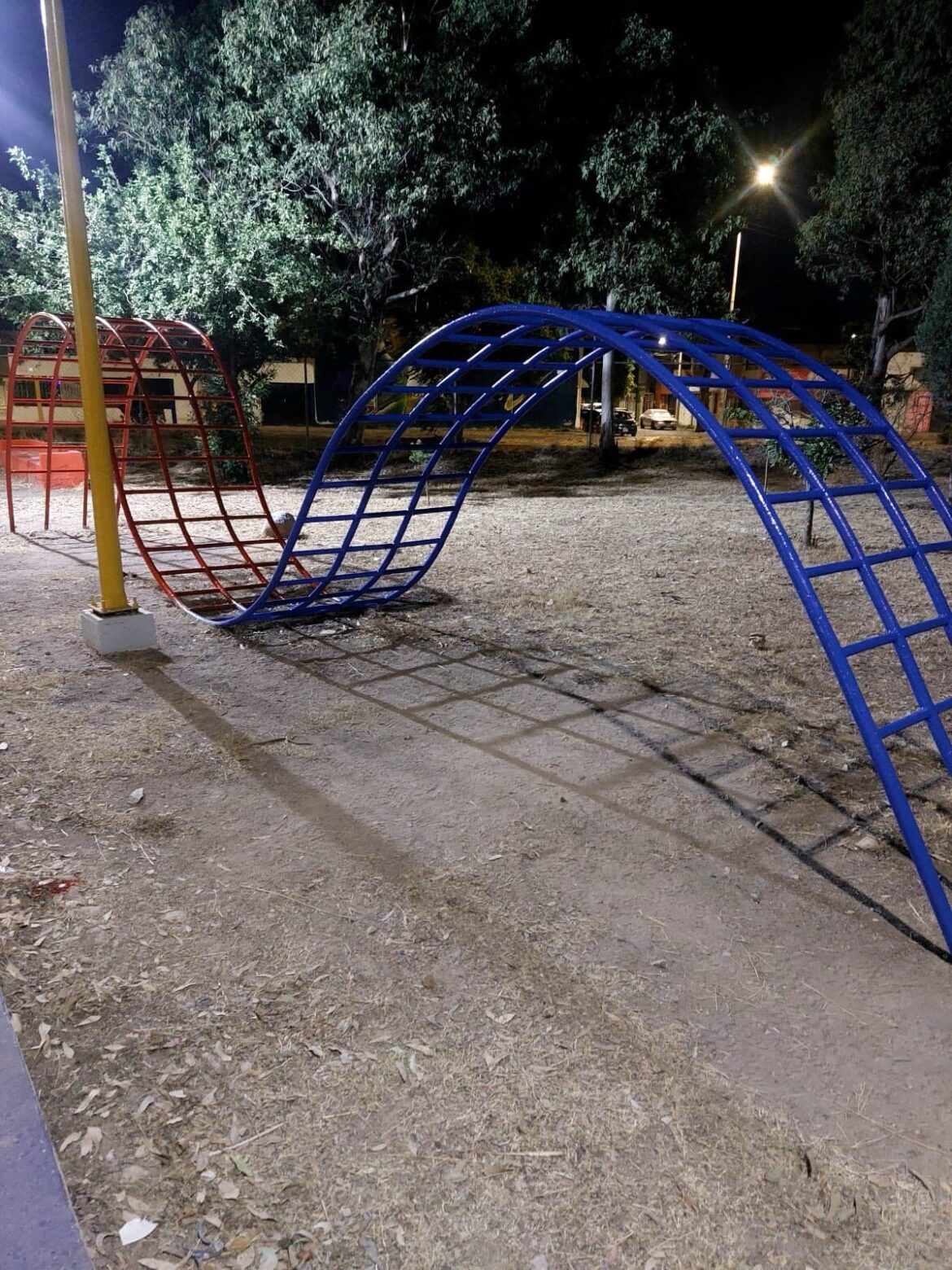 Gobierno de la Capital realiza mantenimiento a espacios públicos y áreas deportivas del bulevar Río Españita