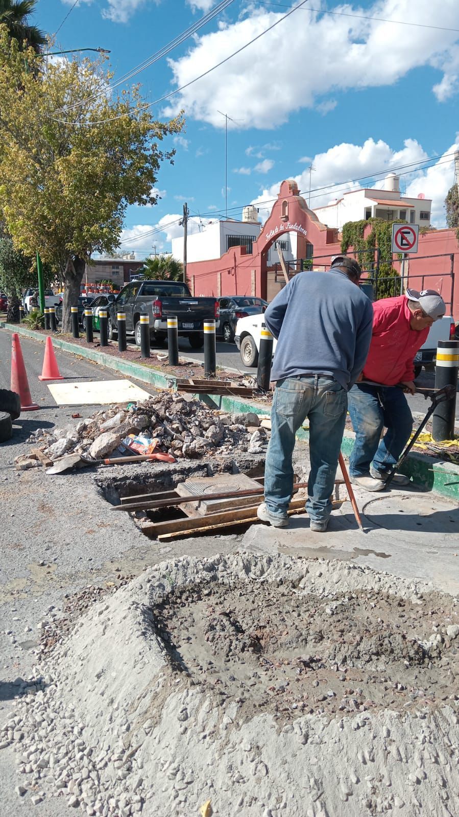 Interapas reconstruye caja de válvulas en avenida de La Paz