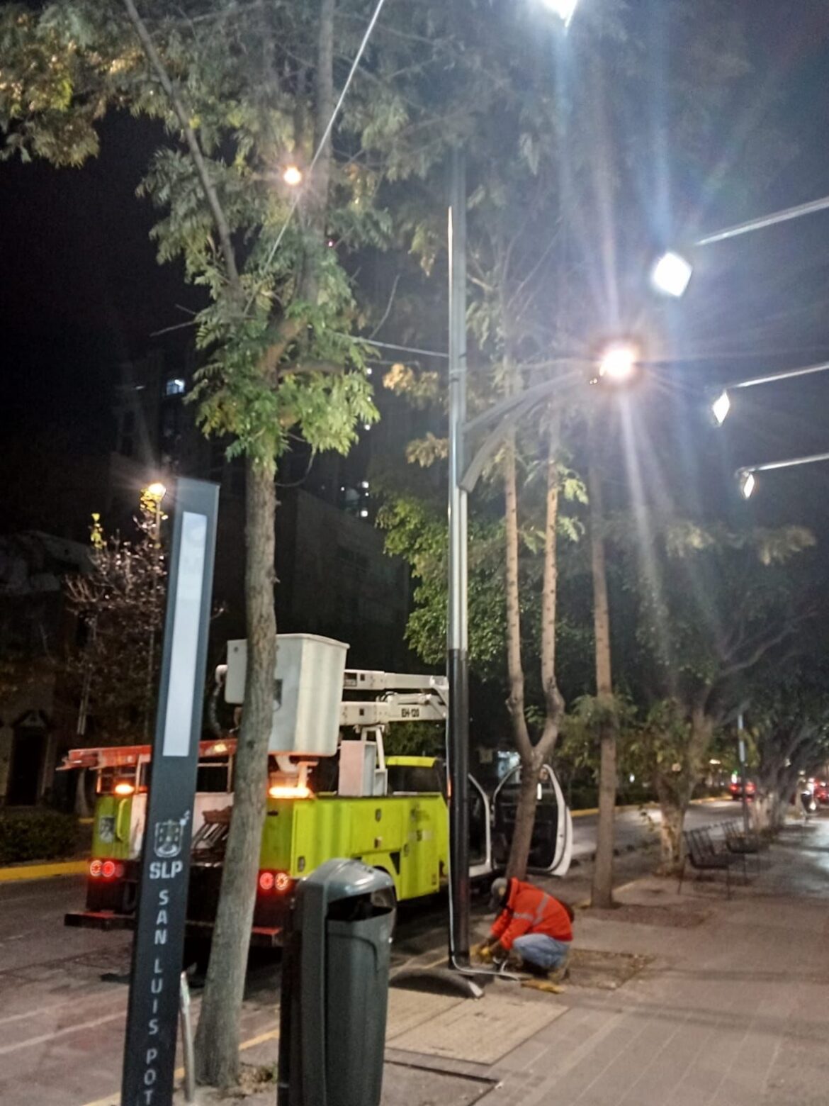 Ayuntamiento de SLP restablece iluminación en Calzada de Guadalupe y Venustiano Carranza