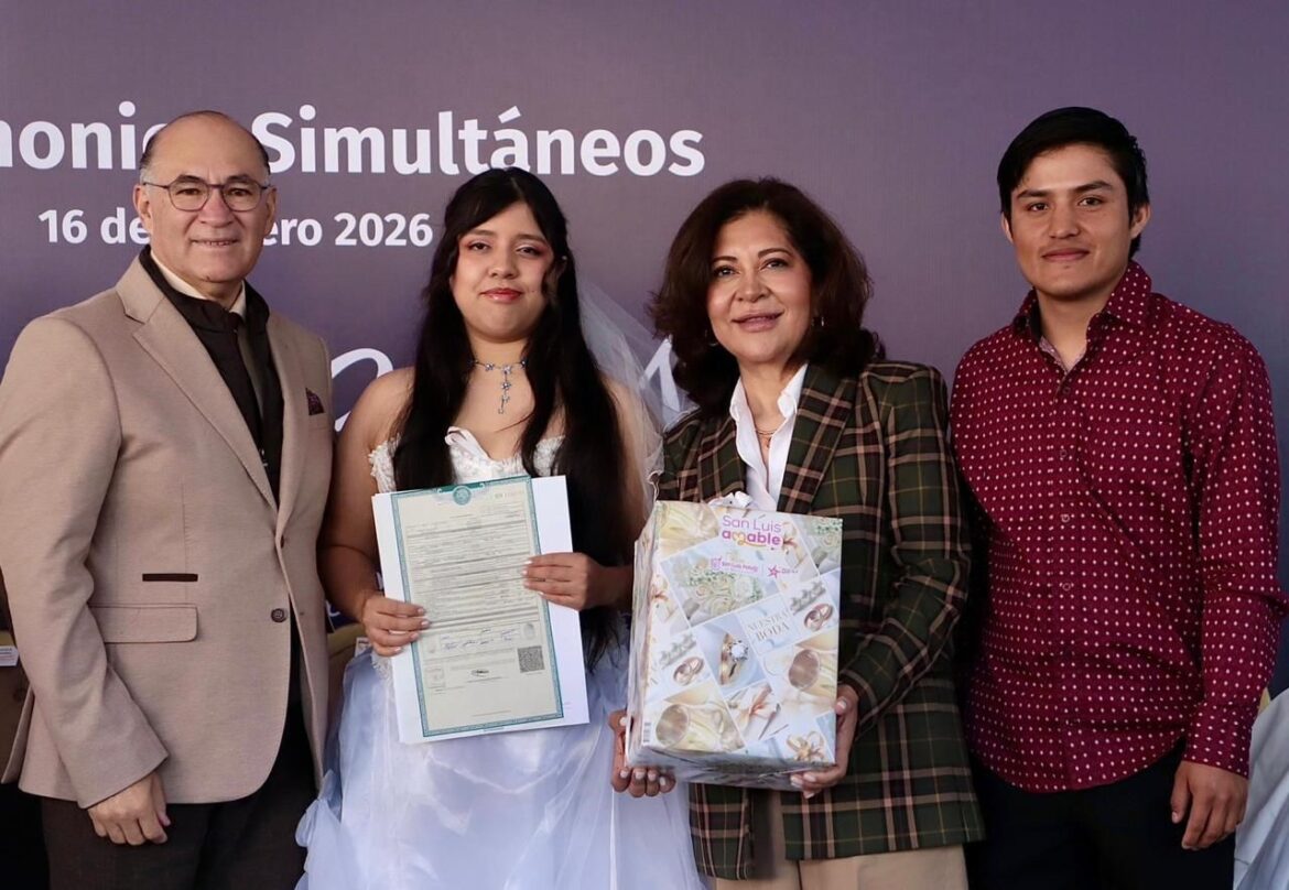 Gobierno de la Capital da certeza legal a más de 200 familias potosinas