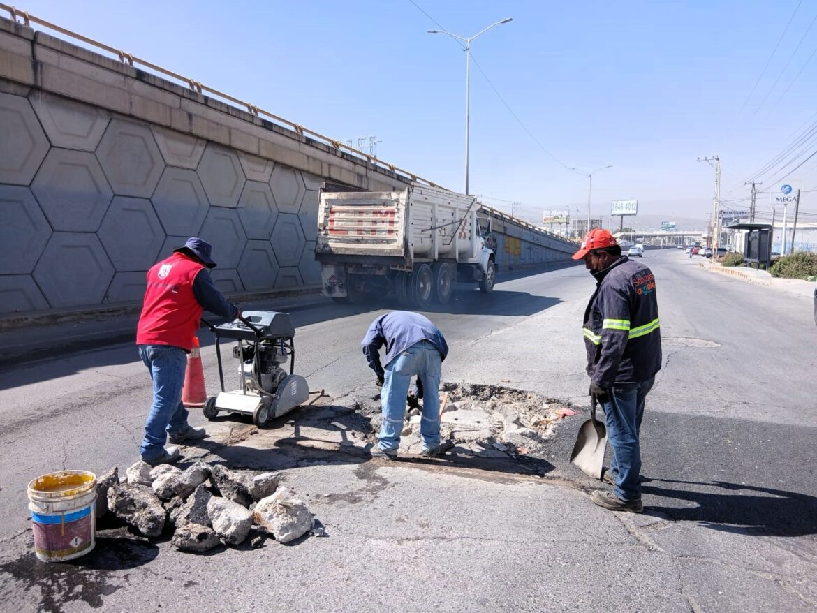 Gobierno de la Capital atiende punto de riesgo vial en cruce estratégico de la colonia El Aguaje