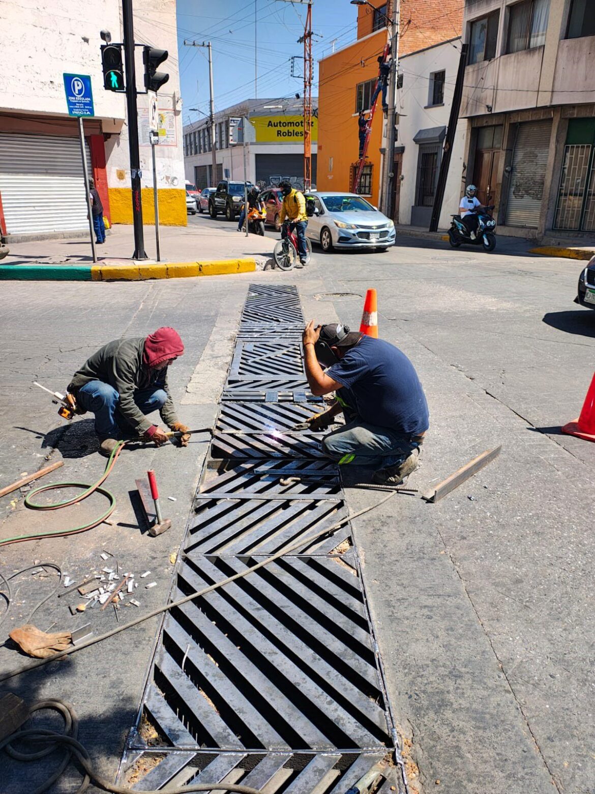 Gobierno de la Capital repara rejillas en cuatro puntos estratégicos de la ciudad